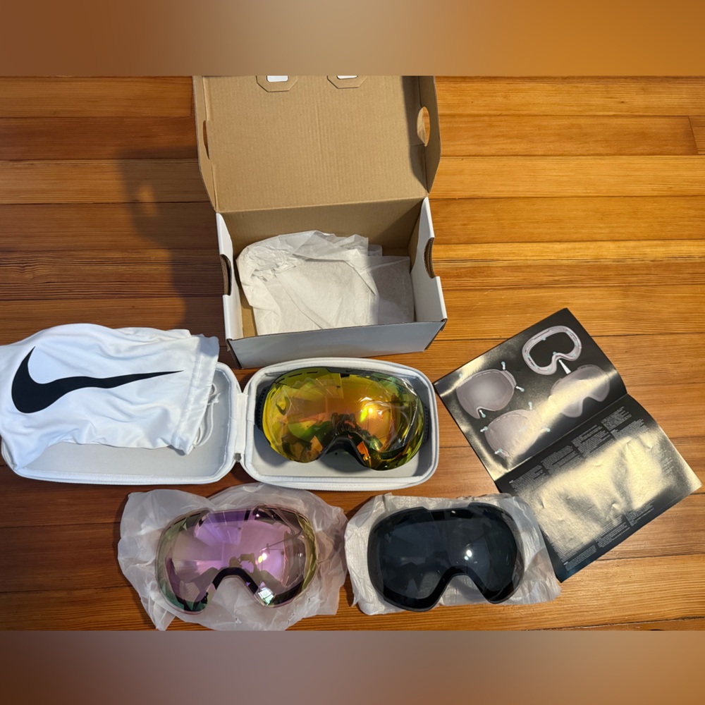 Nike Command Goggles Snowboard/Ski w/ 3 Lenses. Black,Yellow, Pinkish